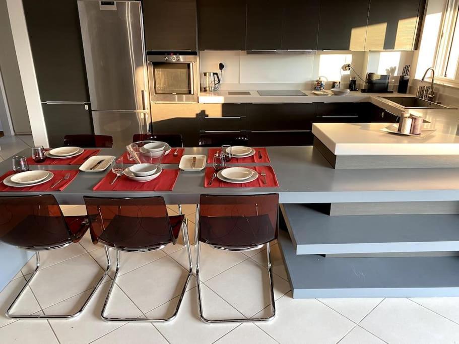 Spacious And Sunkissed 3Br & 2 Bathrooms Apartment Atény Exteriér fotografie