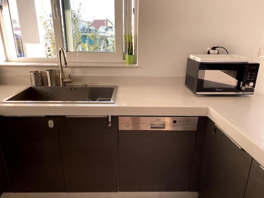 Spacious And Sunkissed 3Br & 2 Bathrooms Apartment Atény Exteriér fotografie
