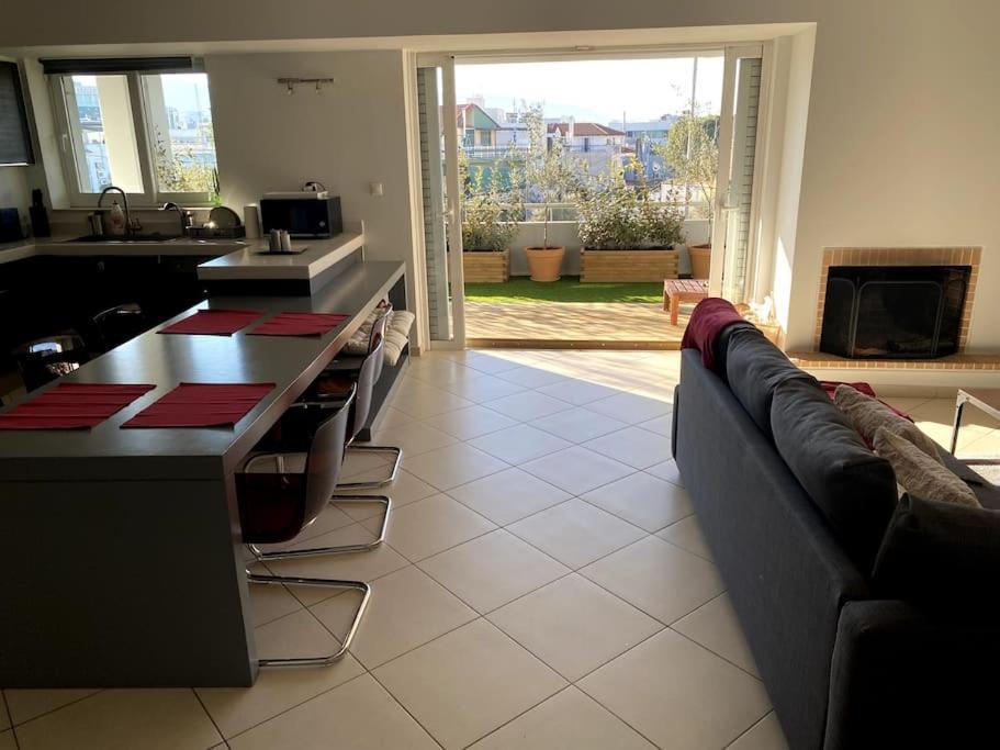 Spacious And Sunkissed 3Br & 2 Bathrooms Apartment Atény Exteriér fotografie