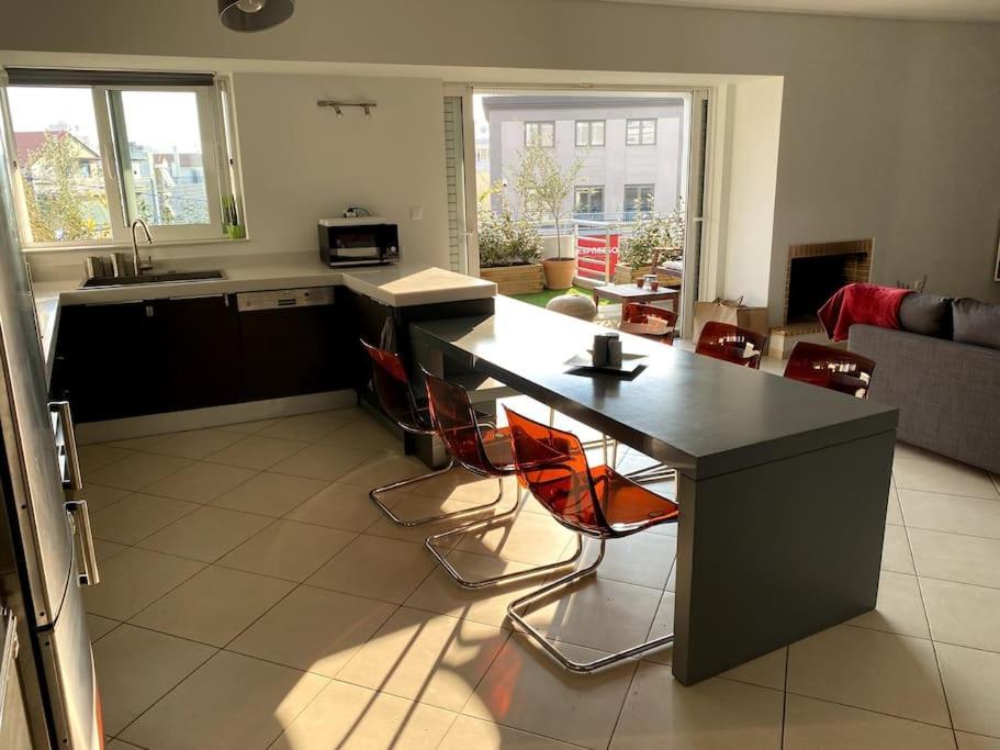 Spacious And Sunkissed 3Br & 2 Bathrooms Apartment Atény Exteriér fotografie